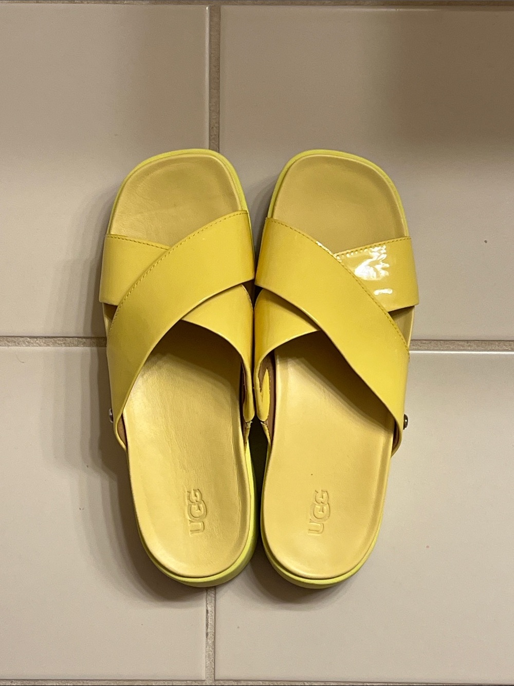 New never worn UGG Emily 6.5 Sunny Yellow Patent Crisscross Slide Sandals